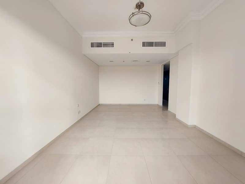 شقة في بناية وصل أكوا،الكرامة 2 غرف 68400 درهم - 6664545