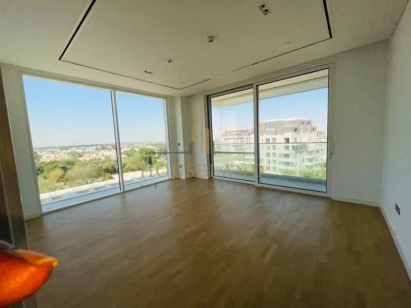 TOPFLOOR  CORNER UNITE |3 +MAIDS RM| READY TO MOVE   A MUST SEE