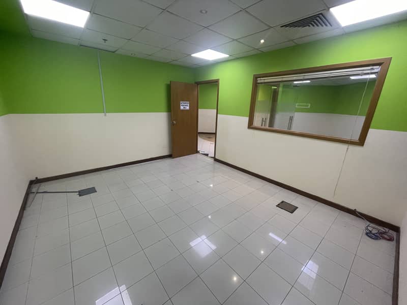 MARBLE FLOORING CHILLER FREE EXCELLENT FITTED 890 SQ FT OFFICE CLOSE TO OUD METHA METRO IN 60K