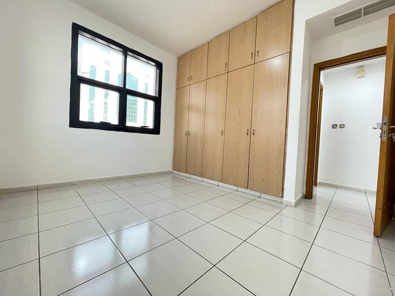 HOT DEAL 01 BHK WITH BALCONY FOR 40K  AT NAJDA  ST