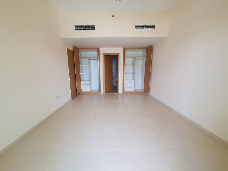 Luxurious 1Bhk With Balcony Wardrobes Gym+Pool Open View In Dubai Land