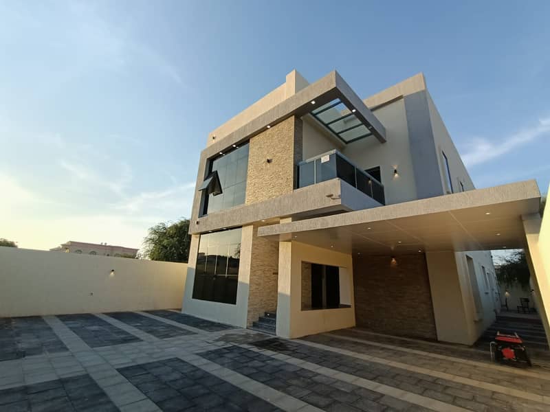 At a snapshot price and without down payment, a villa near the mosque, one of the most luxurious villas in Ajman, with a palace design, with super del