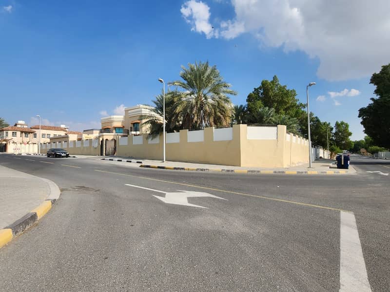 For Sale in Sharjah / Al Shahba  two Floors Villa + 2 Annexes  on 3  main streets