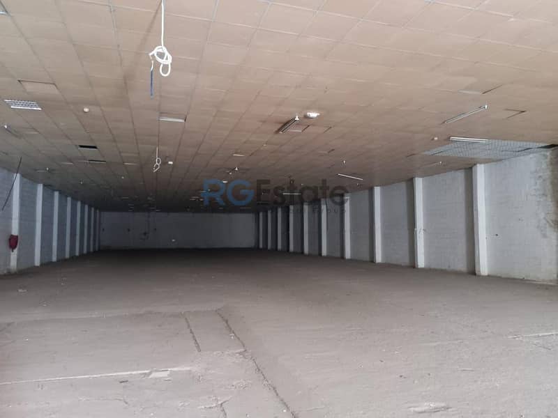 12,000 sqft Warehouse Available For Rent in Al Khabisi Deira