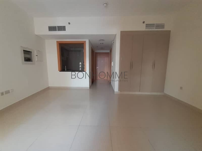 Spacious 1Bedroom Apartment With Big Terrace & Fully Equipped Kitchen