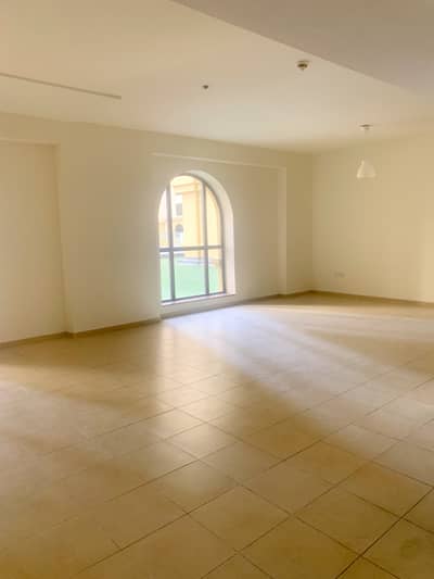 Spacious Layout | Near the Beach | Vacant