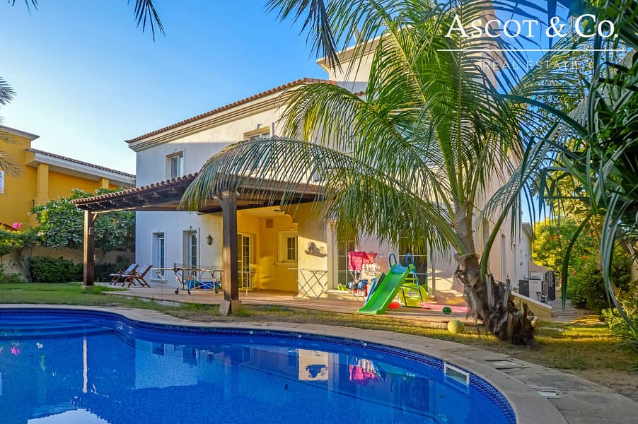 EXCLUSIVE Immaculate 4 Bed |Private Pool