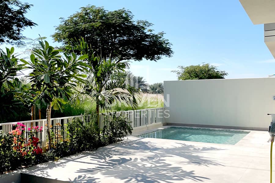 Semi Detached Exquisite Villa w/ Jacuzzi Semi Detached Exquisite Villa w/ Jacuzzi