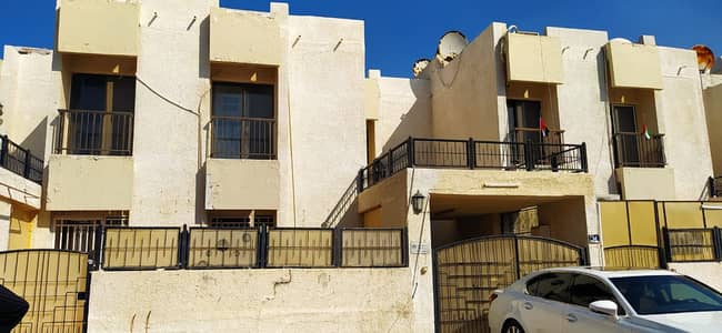 Available 3 bhk villa for rent near Sharjah cornish for family
