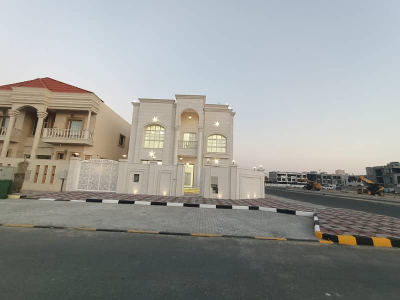 Previously, 7 rooms, ground and first corner, roof, two asphalt streets and a lift inside the villa on Sheikh Mohammed bin Zayed Street