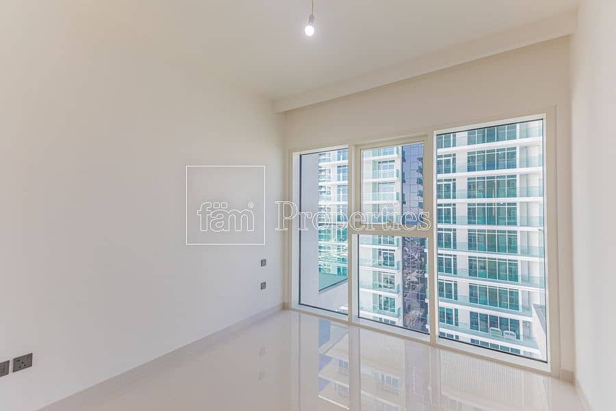 One Bedroom Property view over Palm and Marina