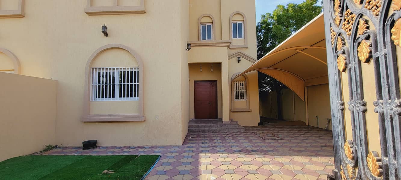 Luxury 5 Bedroom Hall Villa With all Attached bath and 1 month free easy 4,6 Cheques close to Park
