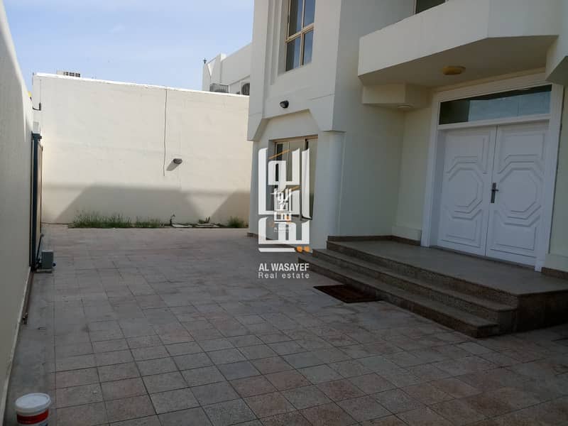 4 Bedroom villa With Private Pool in Jumeirah 2!