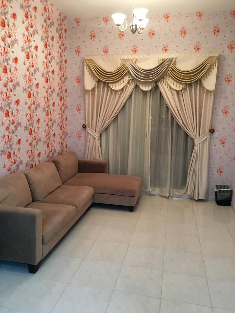 غرفة نوم واحدة + غرفة دراسة للبيع برج جولد كريست مدينة الإمارات بعجمان