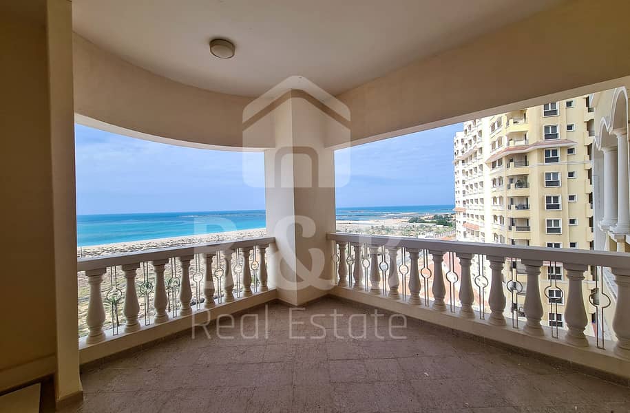 Spacious Studio with Big Balcony - Sea View