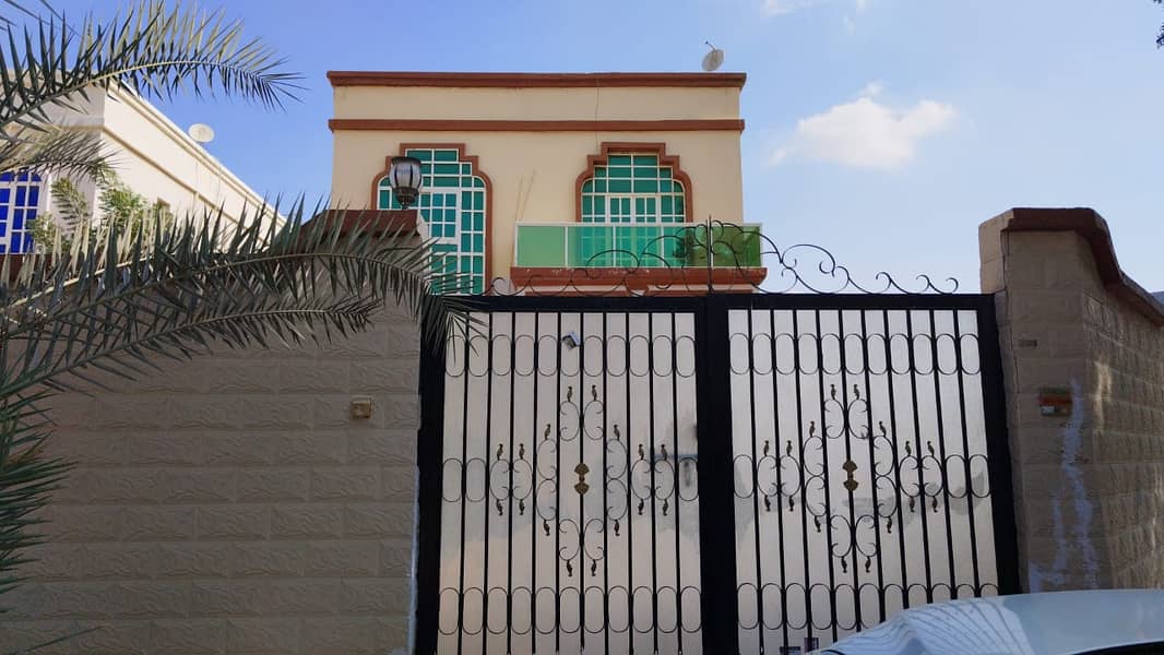 villa  For rent a villa in Al-Rawda, 6 rooms, a hall and a board with new a