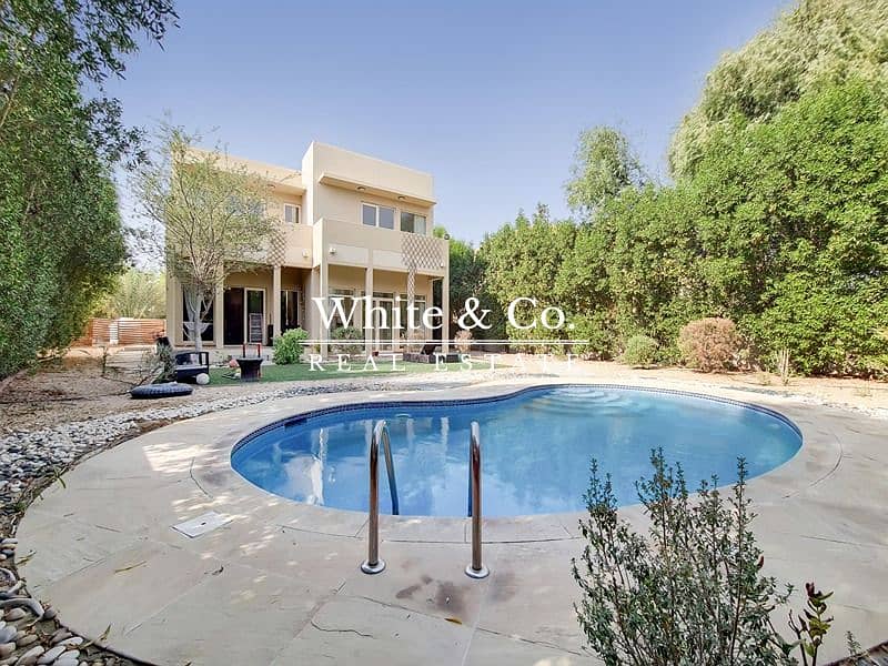 PRIVATE POOL | LARGE GARDEN | WELL MAINTAINED