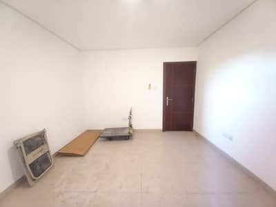 فلیٹ 1 غرفة نوم للايجار في محيصنة، دبي - شقة في محيصنة 4 محيصنة 1 غرف 33999 درهم - 6726191