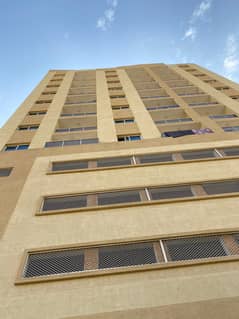 For rent in the emirate of Ajman, a new building has been opened, the first inhabitant, central air conditioning, large areas and 2 bathrooms, with a
