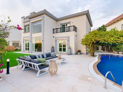 5 Bedroom Villa for Sale in Jumeirah Islands, Dubai - Upgraded Jumeirah Islands Villa with Lake Views