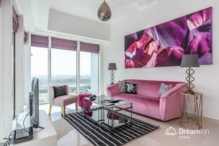 Studio for Rent in Business Bay, Dubai - Living room