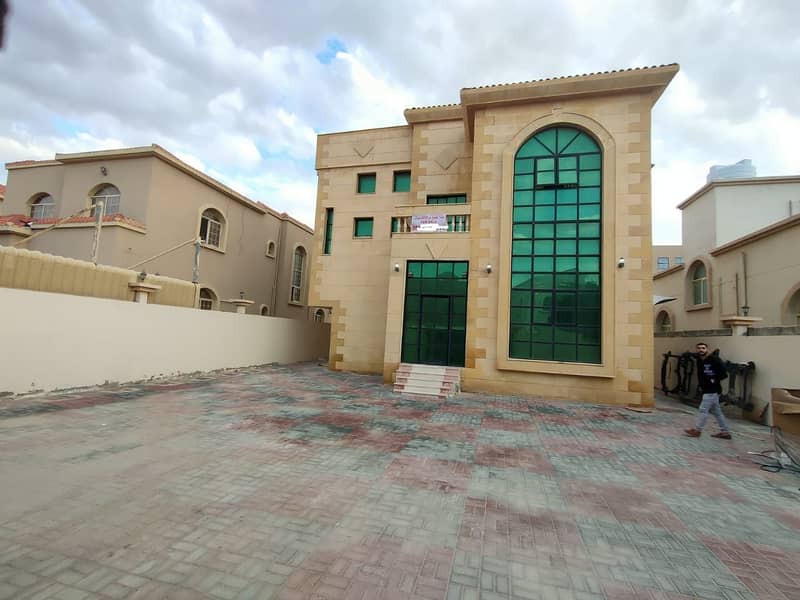 Villa for sale with water and electricity, personal finishing, large area