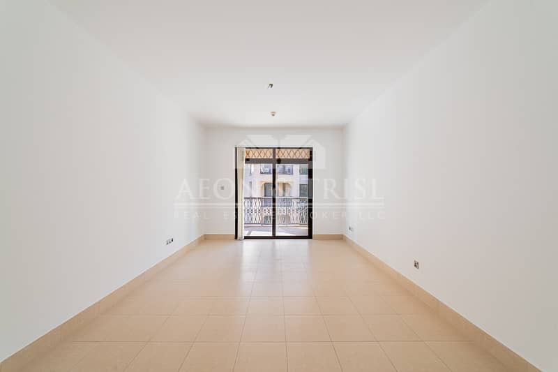Spacious 1 Bedroom Apartment with Community View.