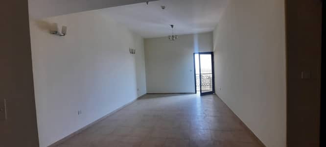 VACANT 1BR HALL APARTMENT ON HIGHER FLOOR