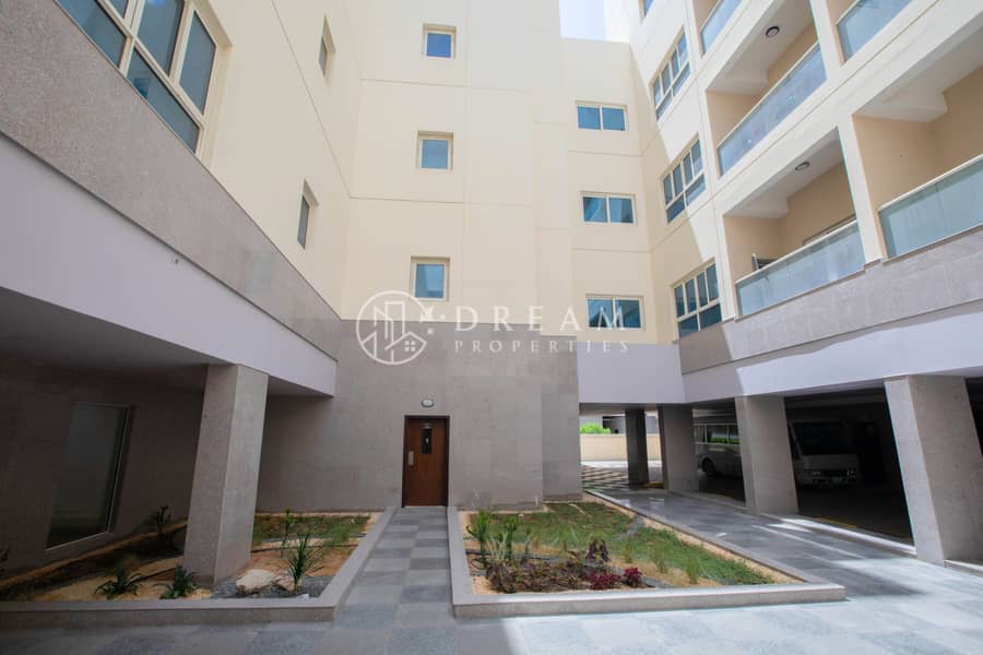 位于迪拜投资园区（DIP），1期 12 卧室的住宅楼 67000000 AED - 6749092