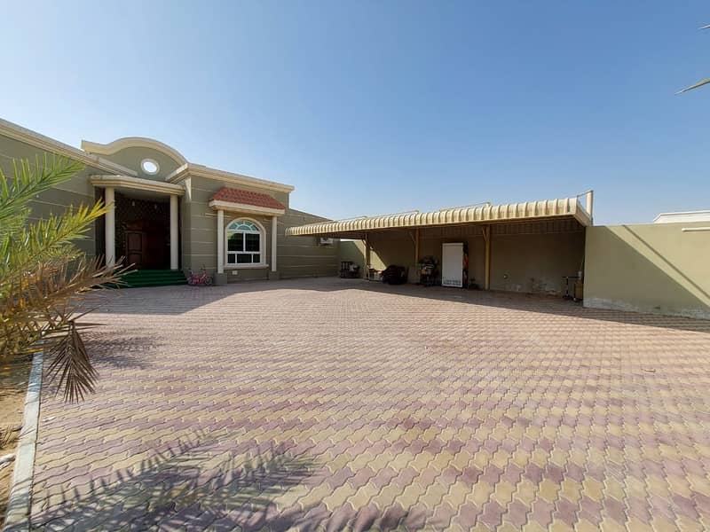 For sale  villa in Sharjah / Keshisha area 3 ( Rahmaniya )