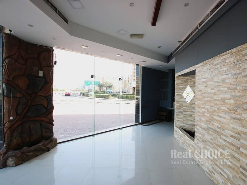 位于阿尔马扎尔街区，阿尔马扎尔大楼 的商铺 127000 AED - 6749765