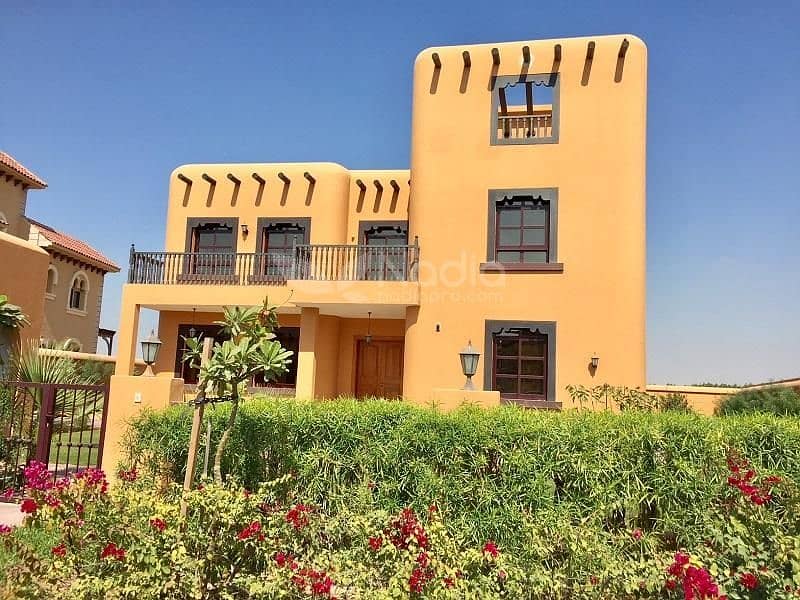 Вилла в Фалькон Сити, 5 спален, 5300000 AED - 6678761