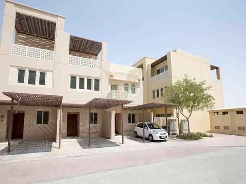 位于迪拜海滨区，巴德拉社区 2 卧室的联排别墅 790000 AED - 6752396