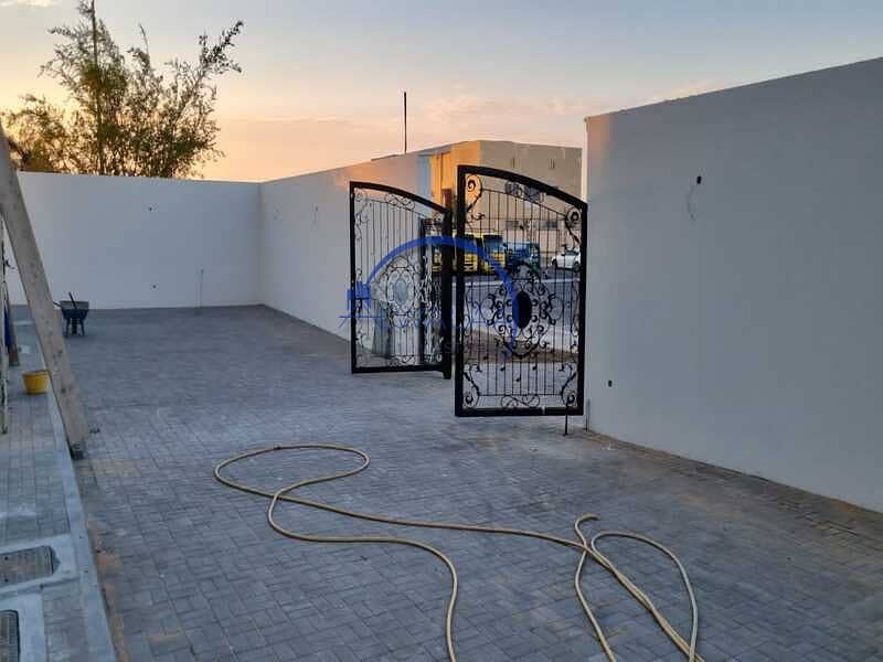 For rent a 3-storey commercial villa in Oud Al-Tawbah