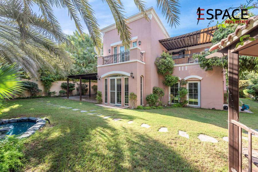 Immaculate Family Villa | Close to Pool