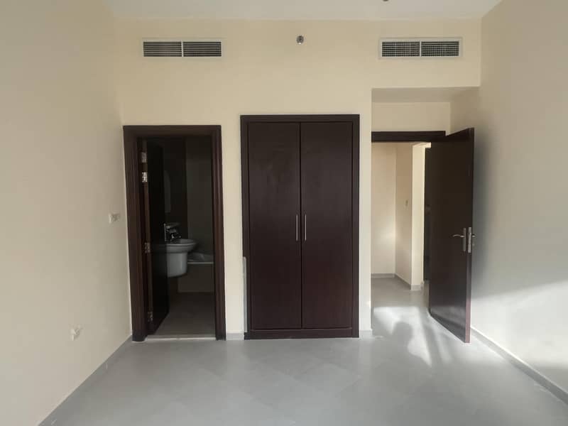 1 BEDROOM HALL 2 BATH AND CAR PARKING ONLY 35k