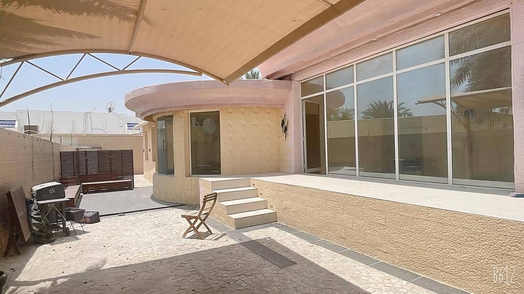Villa in a prime location in Al-Azra area (corner of two neighboring streets)