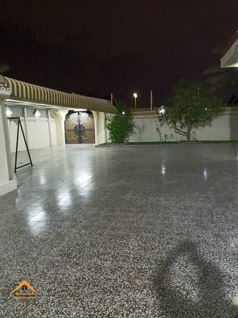 Villa for rent in the Emirate of Ajman, Mushairif, a very wonderful location near the Corniche and Emirates Road