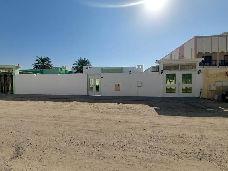 Villa for rent in Al Qadisiyah main villa + 2 annex  \ close to Qadisiyah park and  the main street