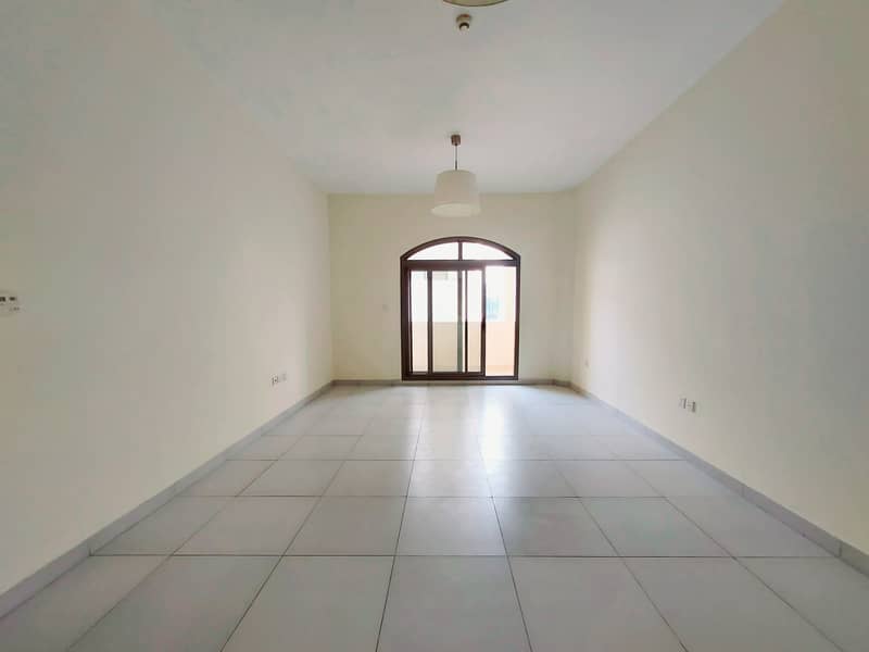 Very nice building luxurious 2BHK flat with maid+3washrooms and parking free in JVC Area