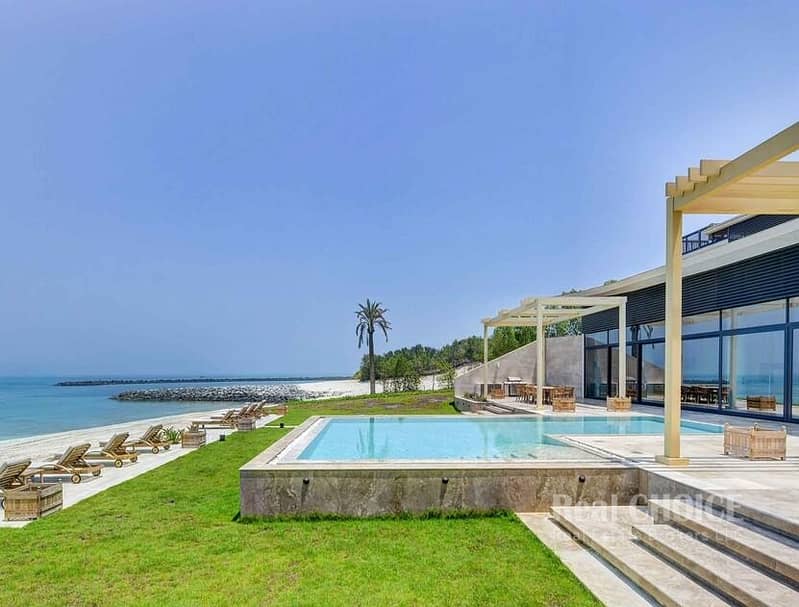 Luxury 4BR Villa| With its own private Beach