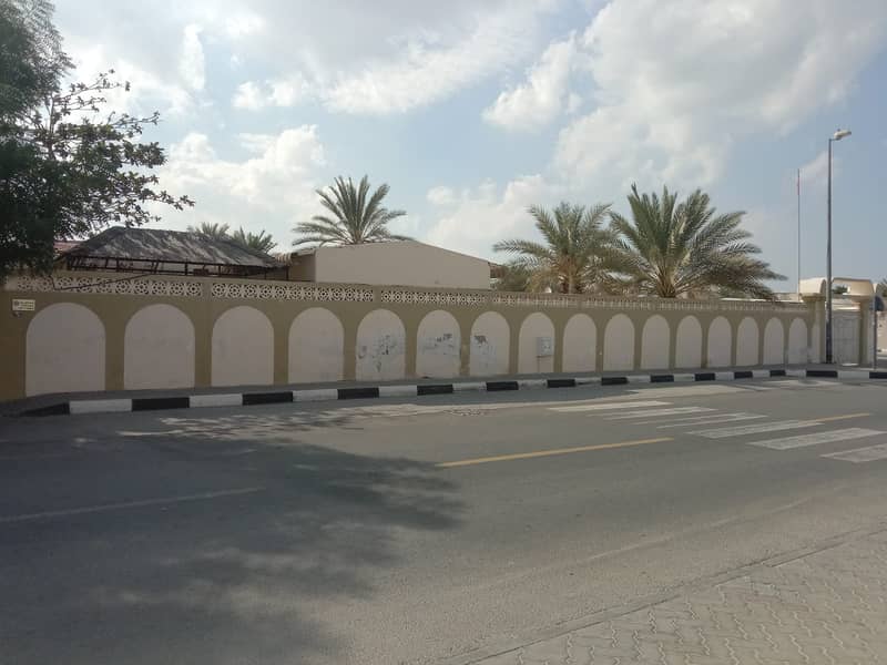 Villa in the suburb of Mughaidir AlKhezamia Sharjah for sale