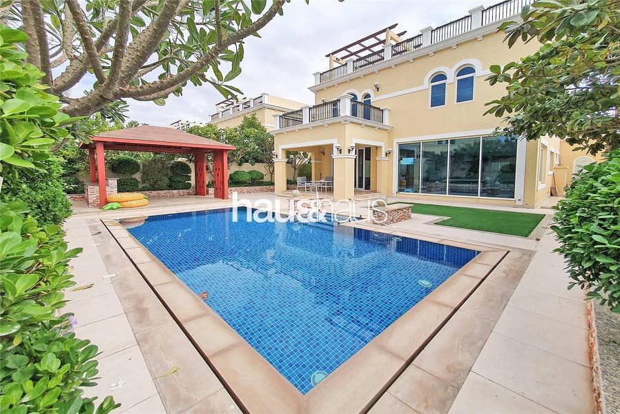 Upgraded Garden | Private Pool | Roof Terrace