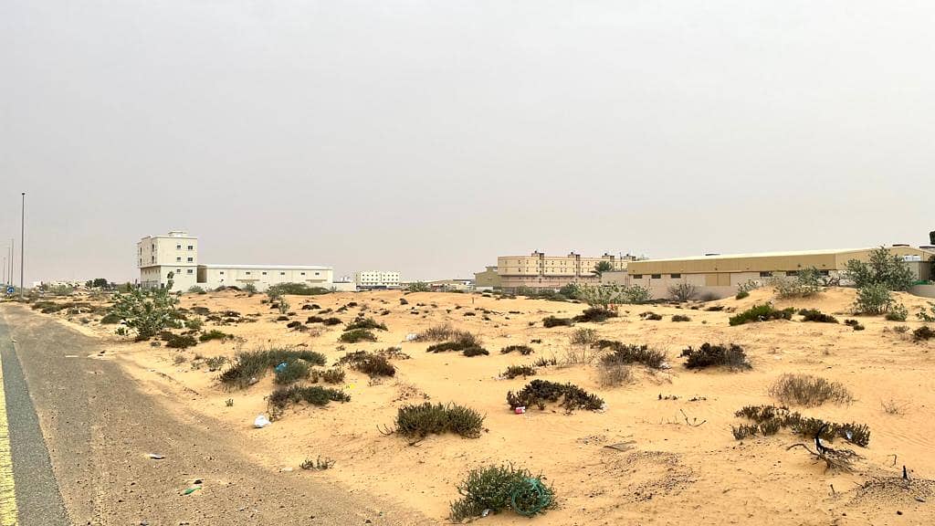 ارض صناعية 43578 قدم مربع على طريق مزدوج 60 متر في المنطقة الصناعية الحديثة بدولة الامارات العربية المتحدة