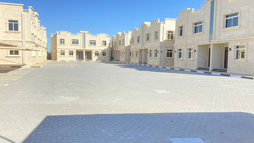 Brand New 4BR Semi-Detached Villa in Compound in Al Hili