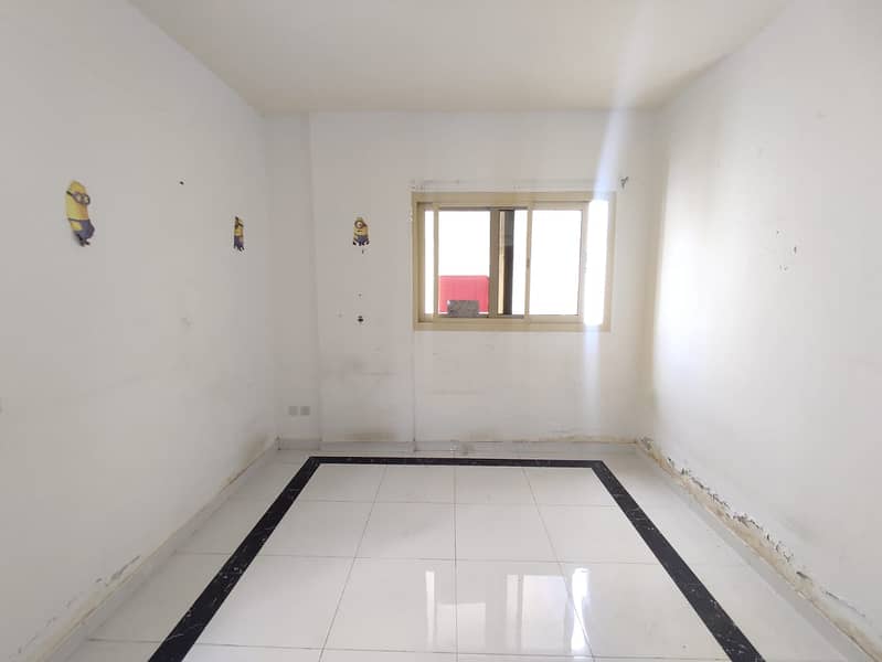 Cheapest offer 3Bhk with parking free just 40k University area in New Muwaileh