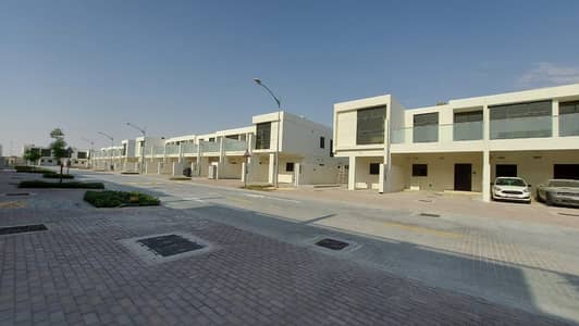 3 Bedroom Townhouse for Sale in DAMAC Hills 2 (Akoya by DAMAC), Dubai - HOT DEEL  R2M14 FOR SALE   BIG LYOUT  VACNT ON TRANFER