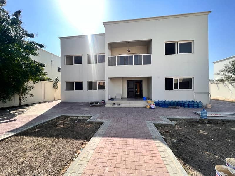Spacious, Modern style 5 bedroom villa available for rent in Barashi.