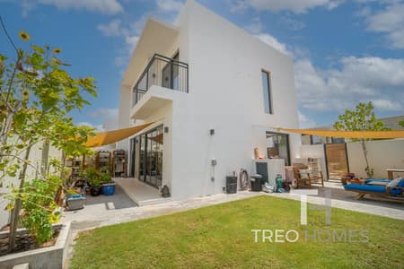 Large Corner Plot Close to Pool | 4 Bed