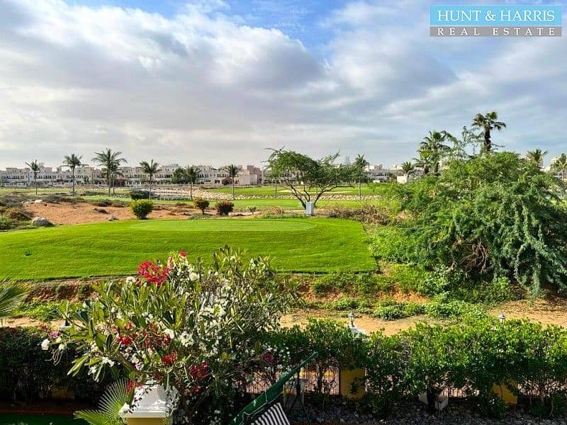 New To Market - Luxurious Villa - Golf Course View